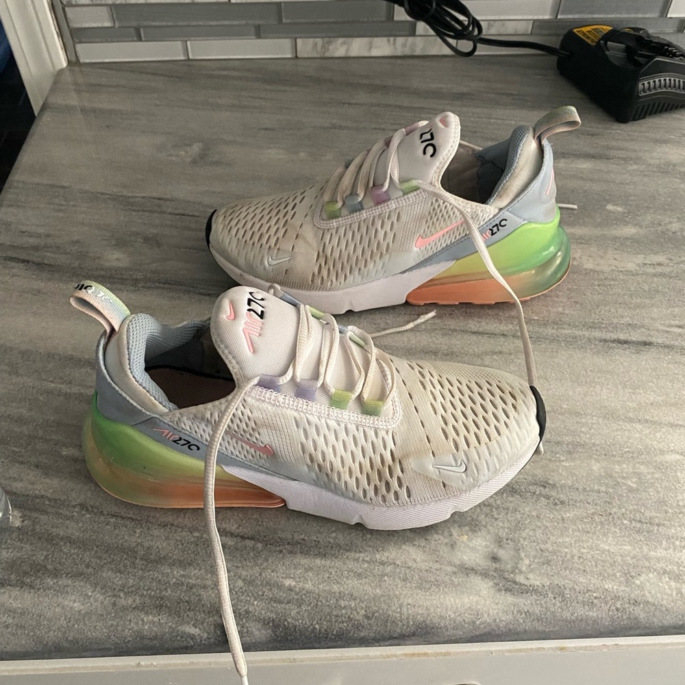 Nike 270s